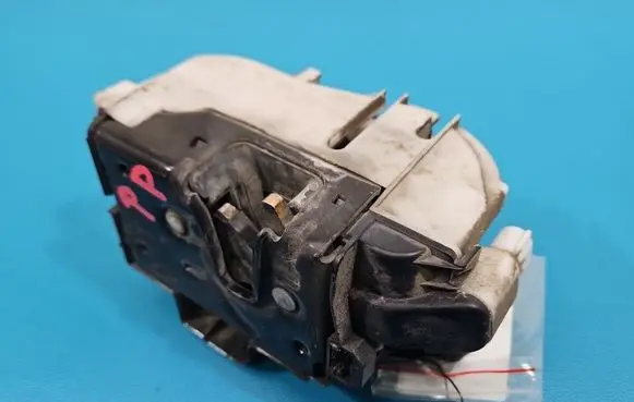Volkswagen Polo III 6N 6N2 6NF Front door lock IMPRK1610465