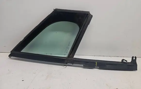 Peugeot 3008 I Front door vent window glass four-door 