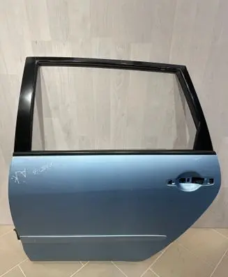 Mitsubishi Grandis Rear door