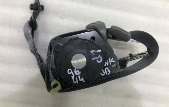 Jeep Grand Cherokee (WK) Front seatbelt