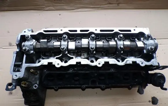 Opel Astra G Engine head R9128018