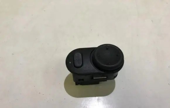 Wing mirror switch