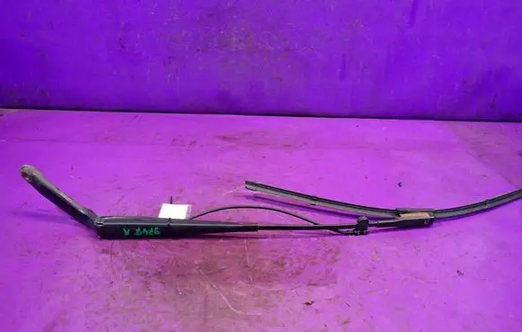 Volkswagen Crafter Front wiper blade arm