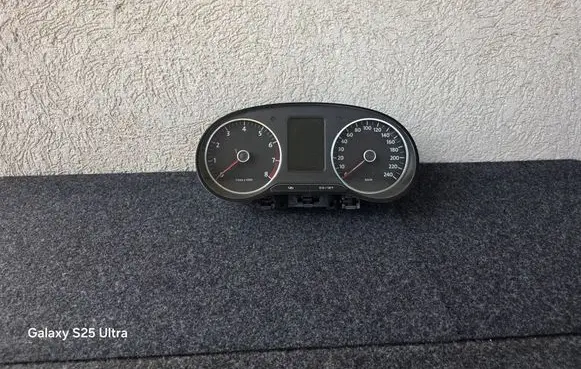 Volkswagen Polo V 6R Speedometer (instrument cluster) 6R0920860F