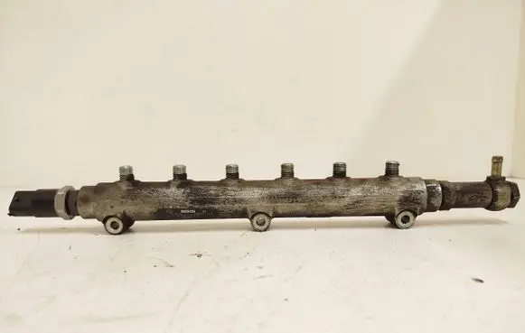 Volvo V70 Fuel main line pipe 8658252 0445215010