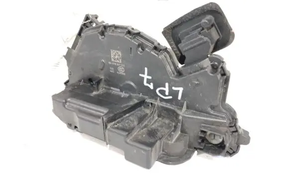 Skoda Fabia Mk3 (NJ) Front door lock 5TB837015