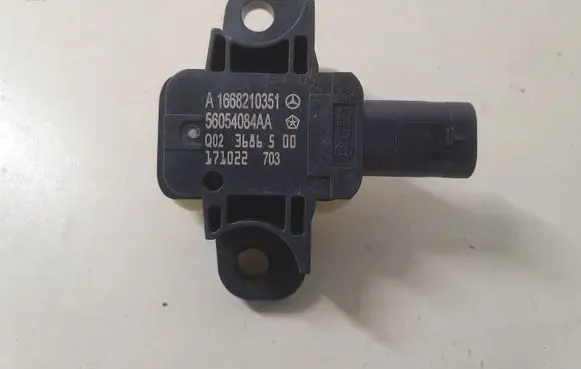 Mercedes-Benz GLE (W166 - C292) Airbag deployment crash/impact sensor A1668210351