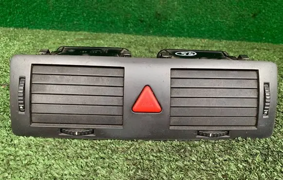 Skoda Fabia Mk1 (6Y) Dash center air vent grill 6Y0820951