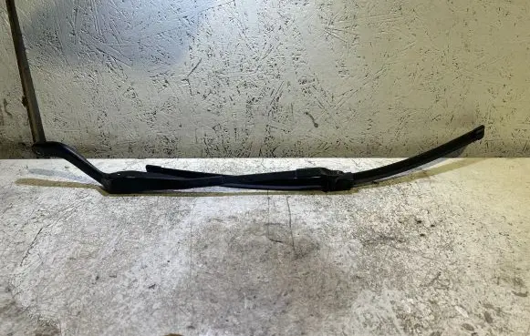 Mercedes-Benz E W211 Front wiper blade arm 74560