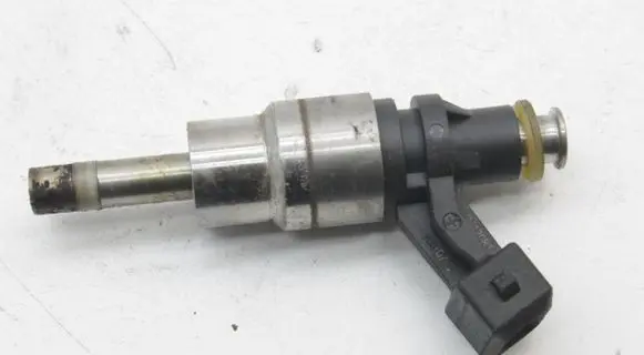 BMW 7 E65 E66 Fuel injector 7512081