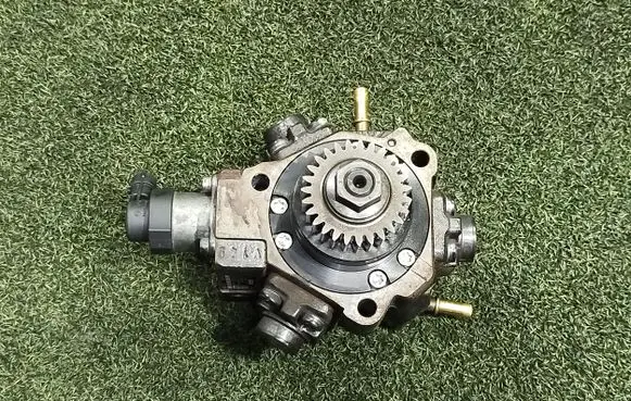 Opel Vivaro Fuel injection high pressure pump 167005114R 0445010406 HMLGT4813R