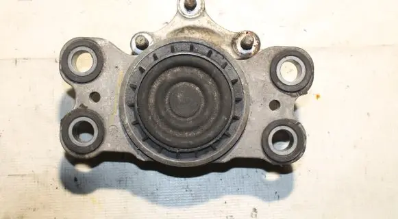 Volvo V60 Engine mount bracket 31262710