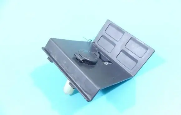 Toyota RAV 4 (XA30) 12 V Socket (front) 58915-42010 IMPRK1324608
