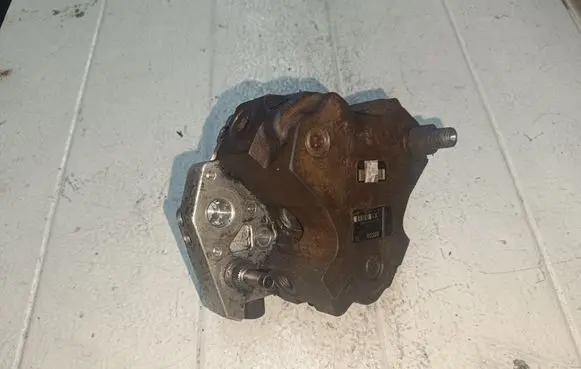 BMW 3 E90 E91 Fuel injection high pressure pump 7788670