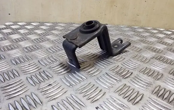 Toyota Avensis T270 Radiator mount bracket