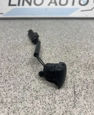 BMW 5 E60 E61 Windshield washer spray nozzle 7132969