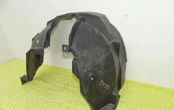 Front wheel arch liner splash guards