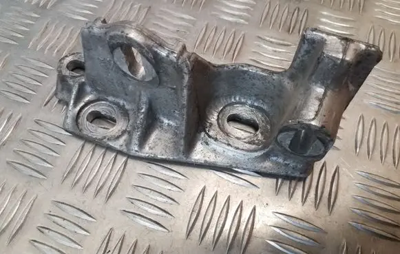 Seat Alhambra (Mk1) Engine mounting bracket