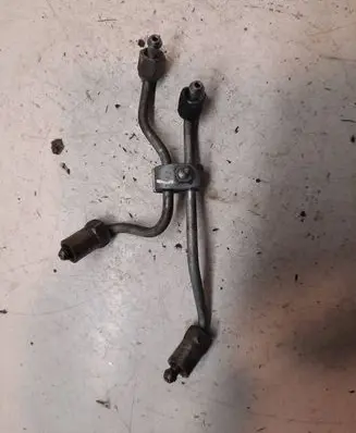 Toyota Avensis T250 Fuel injector supply line/pipe 