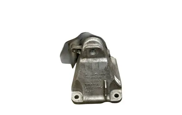 Engine mounting bracket