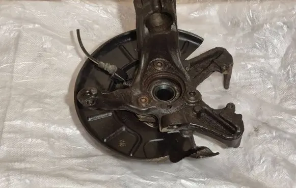 Skoda Yeti (5L) Front wheel hub spindle knuckle