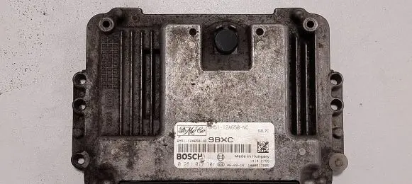 Ford Focus Engine control unit/module 6M5112A650NC 0281011701