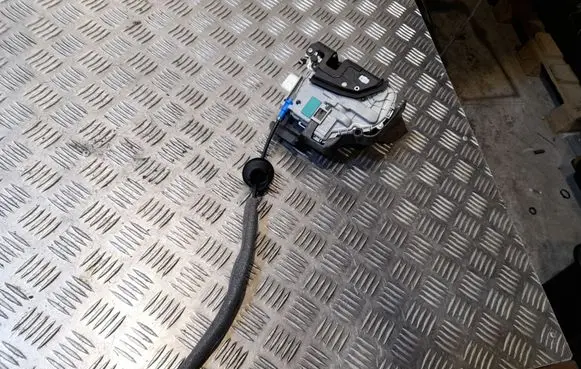 Audi A3 S3 8V Front door lock 8X1837015A