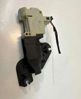 Audi A6 S6 C6 4F Glove box lock 3B0959782A 297N02844