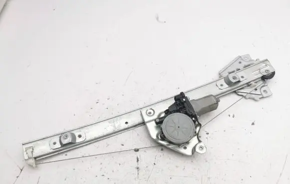 Suzuki Grand Vitara II Front door window regulator with motor 8346065J00 2621003530