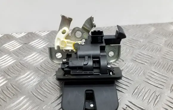 Audi A4 S4 B8 8K Tailgate/trunk/boot lock/catch/latch 8K9827503 8K9827520