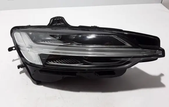 Volvo V60 Headlight/headlamp 32228810
