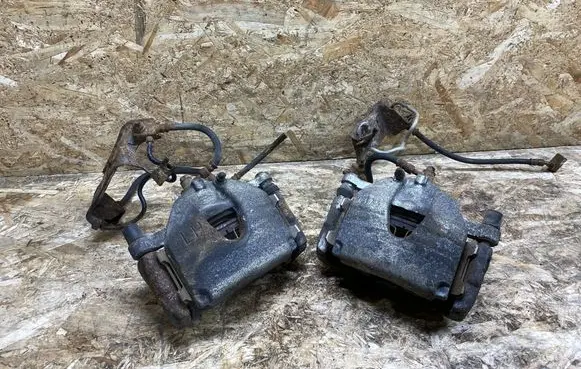 Infiniti G37 Front brake caliper