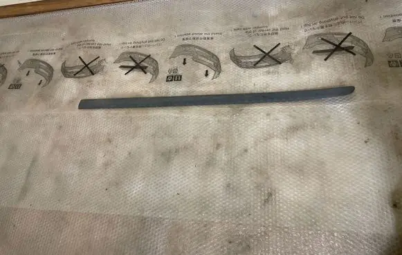 Volkswagen Touran II Front door trim (molding) 1T0853515