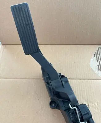 Mercedes-Benz A W169 Accelerator throttle pedal PA66GF30 91754020