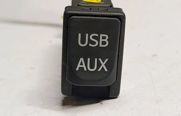 Toyota Verso USB socket connector 86190-02060 CALS0897G 101477