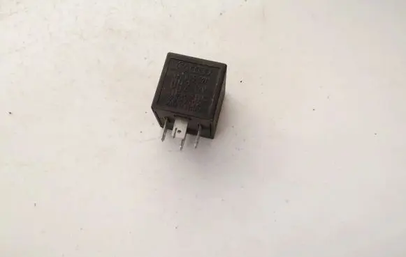 Volkswagen PASSAT B4 Other relay 191955529