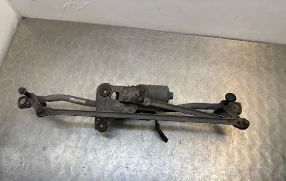 Volvo V70 Front wiper linkage and motor 31333456