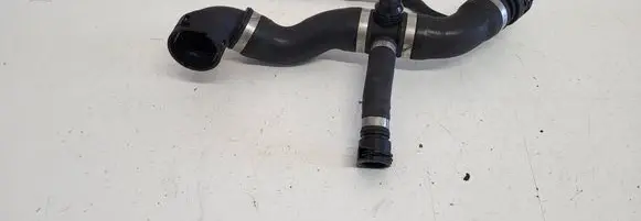 Engine coolant pipe/hose