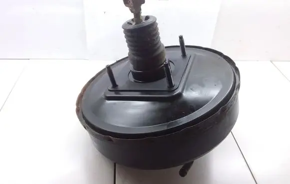 Toyota Corolla Verso E121 Brake booster 87402205