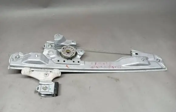 SsangYong Tivoli Rear window lifting mechanism without motor