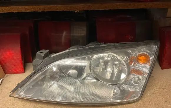 Ford Mondeo Mk III Headlight/headlamp 1305235544 0301174601