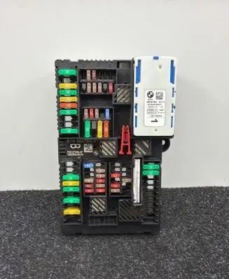 BMW 5 G30 G31 G38 Fuse module 6837092 8795477