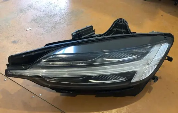 Volvo S60 Headlight/headlamp 32228811
