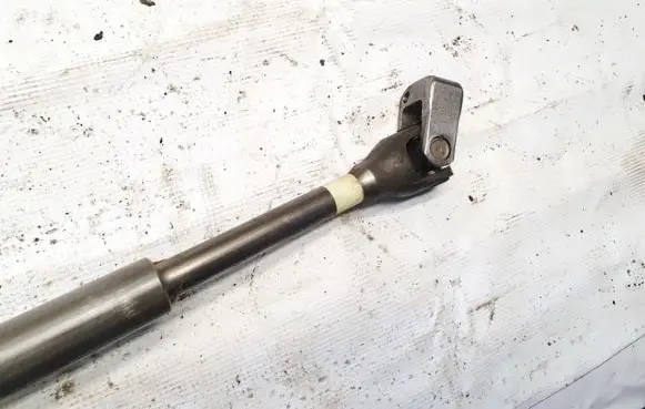 Volkswagen Touran I Steering column universal joint
