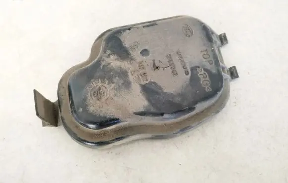 Volvo S70 V70 V70 XC Headlight/headlamp dust cover 9169362