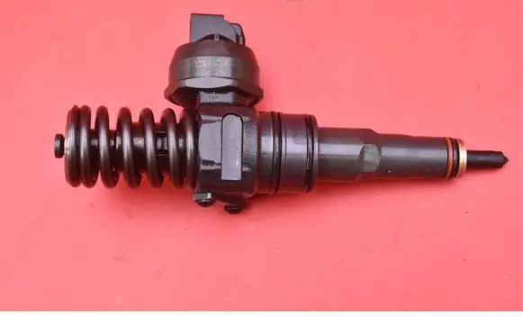 Skoda Fabia Mk2 (5J) Fuel injector 038130073AG