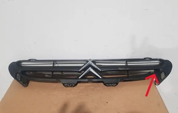 Citroen Saxo Quarter panel pressure vent 96019