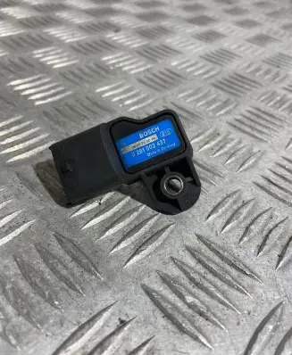 Mercedes-Benz E W211 Air pressure sensor 0281002437