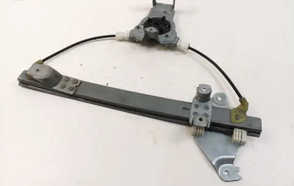 Nissan Qashqai Rear window lifting mechanism without motor