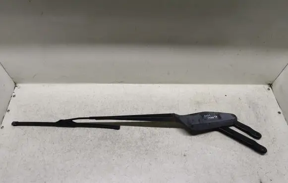 Nissan Almera Tino Front wiper blade arm